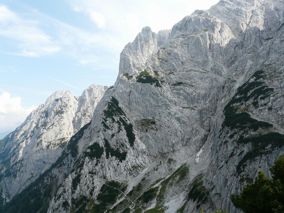 ウォーキング 山 冒険 谷