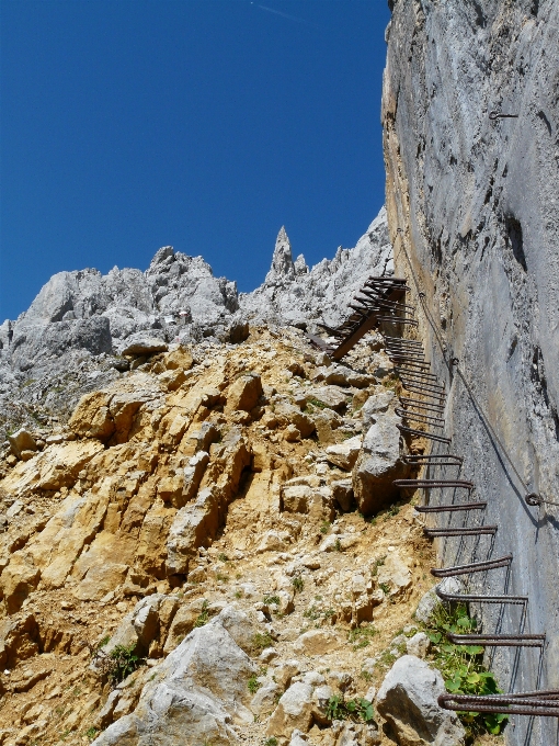 Rock a piedi montagna escursionismo
