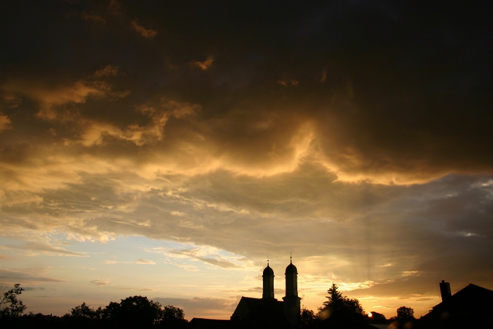 Horizon silhouette cloud sky