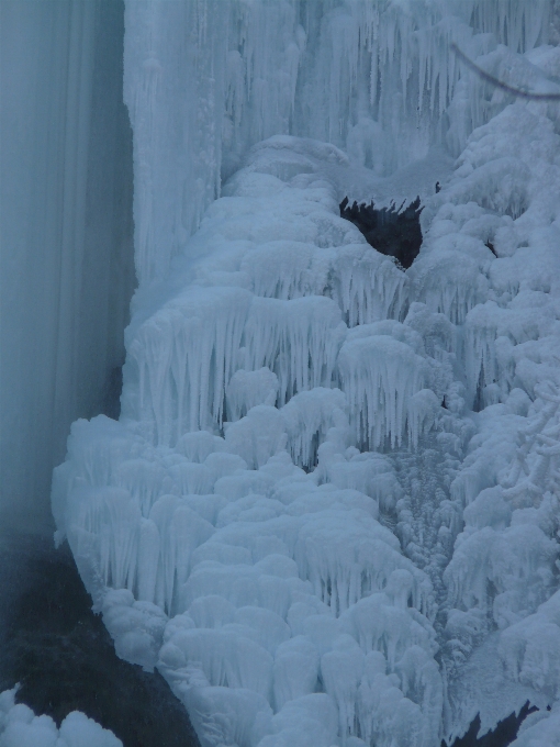 Cascada nieve frío invierno