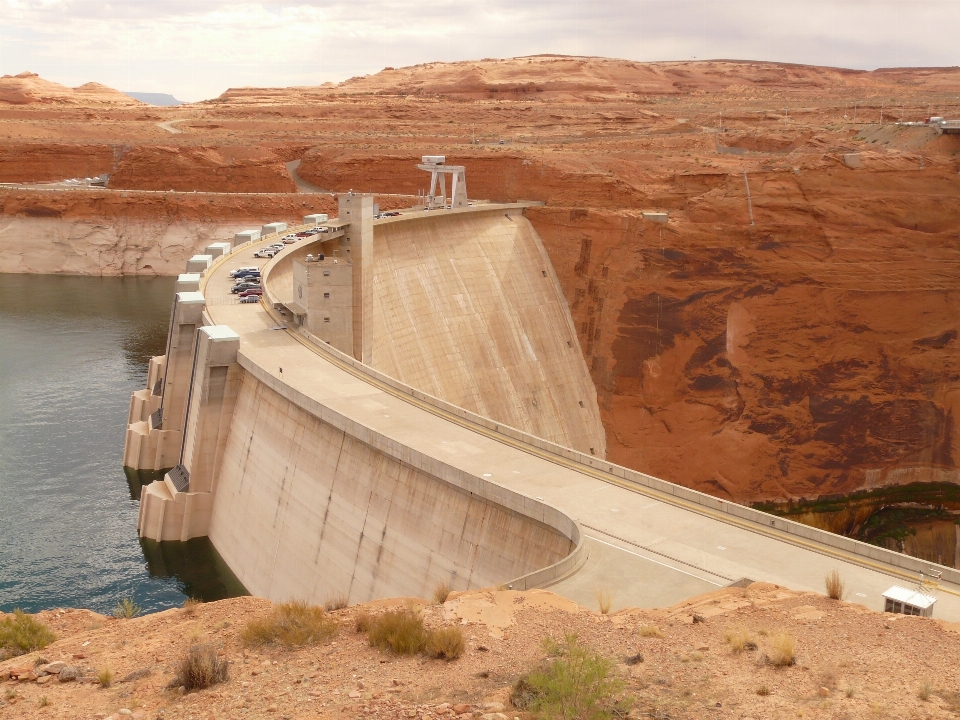 Sand wood arch dam