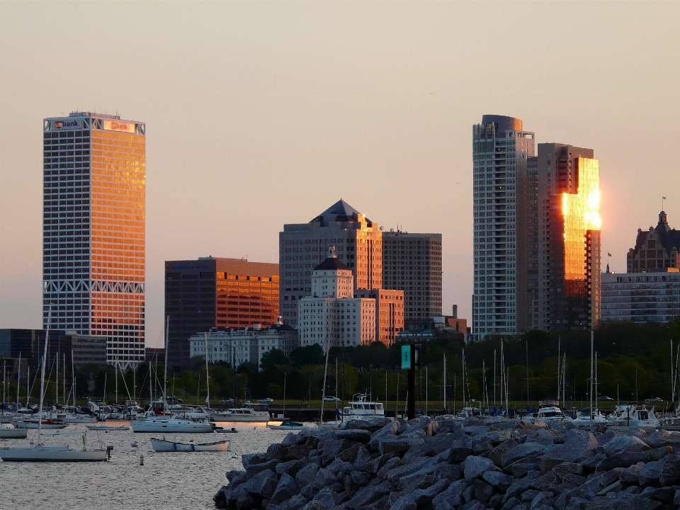 Horizonte atardecer edificio ciudad