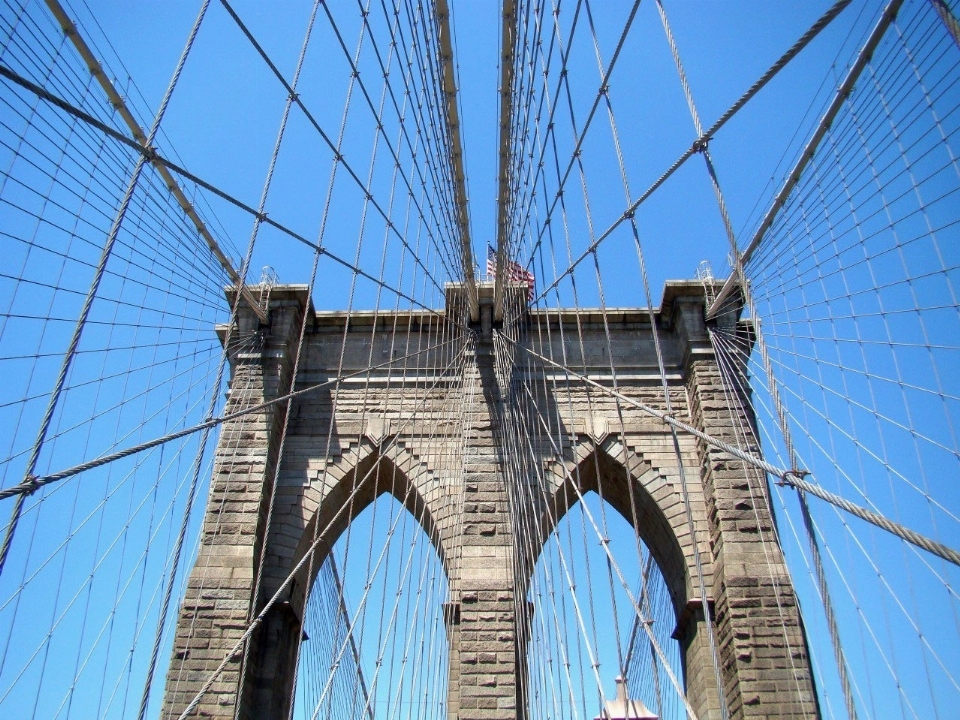 Arquitectura puente ciudad rascacielos