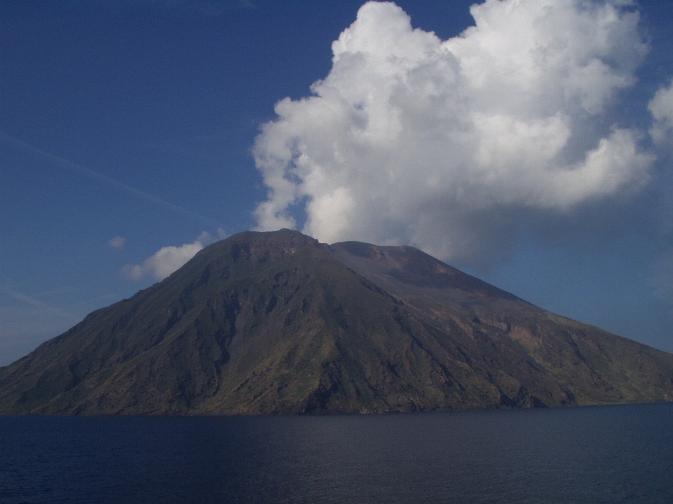 Mare montagna nube steam