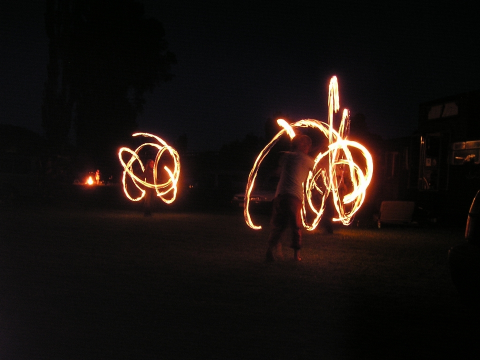 Lumière nuit cierge magique danse