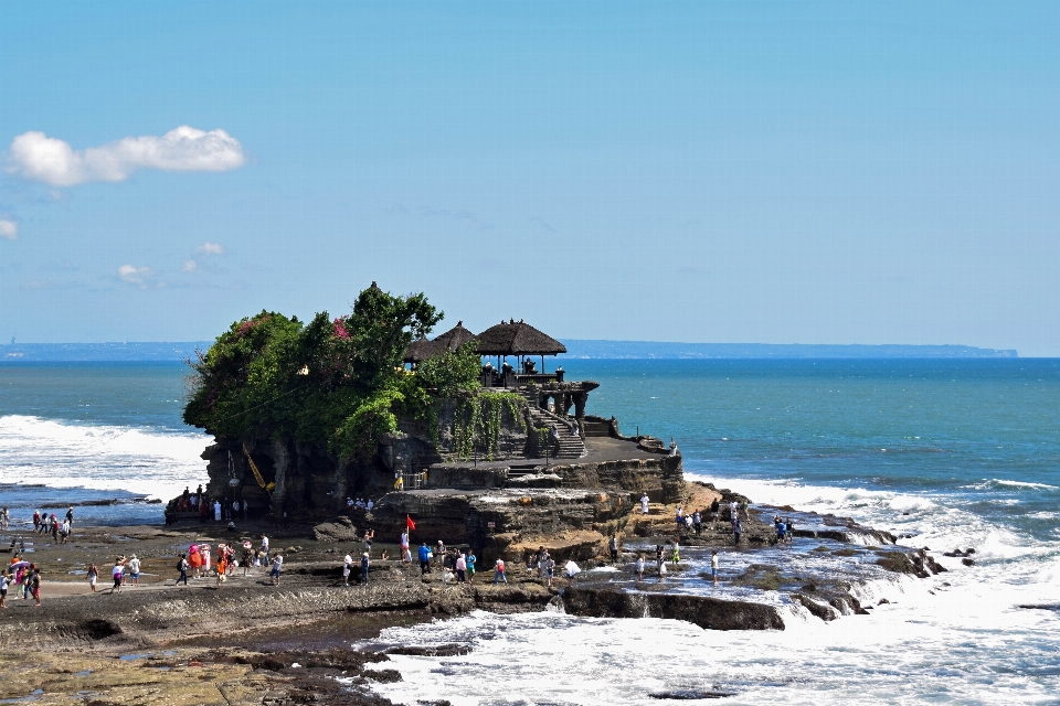 Pantai laut pesisir melambai