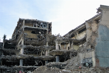 建物 瓦礫
 遺跡 破壊 写真