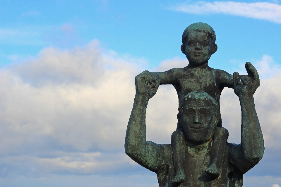 Cielo chico monumento estatua