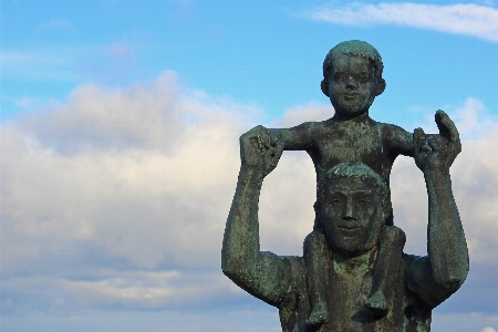 Sky boy monument statue Photo