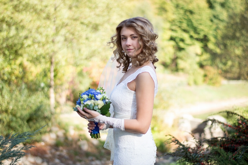 Mujer fotografía flor verano