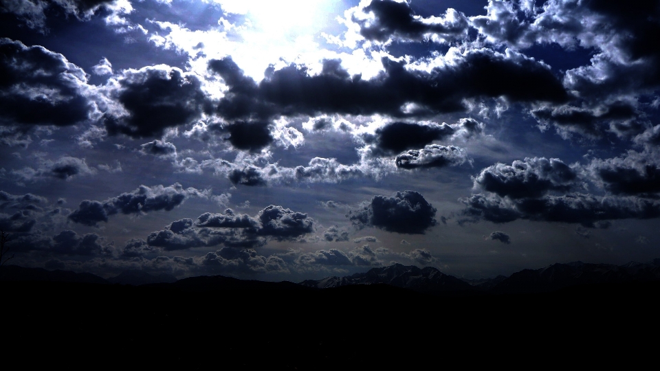 Horizon lumière nuage noir et blanc
