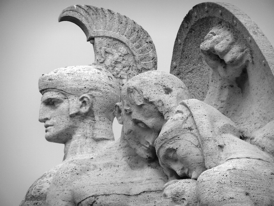 Rock preto e branco
 monumento estátua