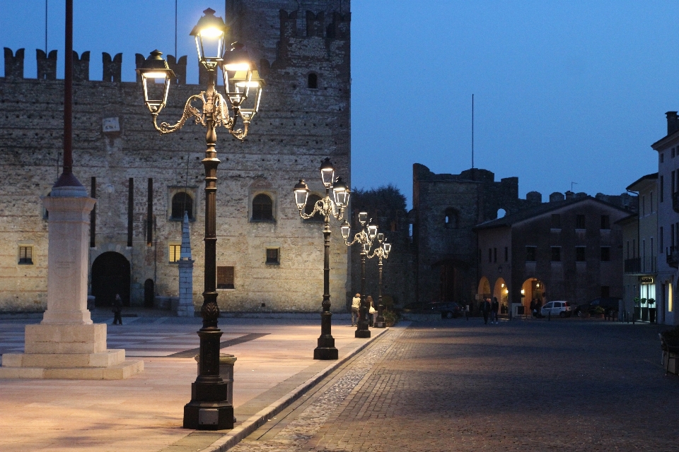 Lumière rue nuit ville