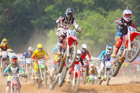 Foto Homem pessoas acompanhar estrada