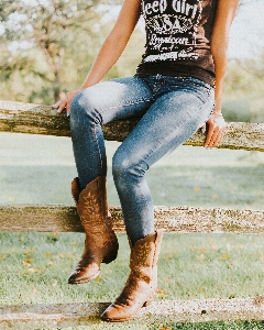 Grass shoe fence girl Photo