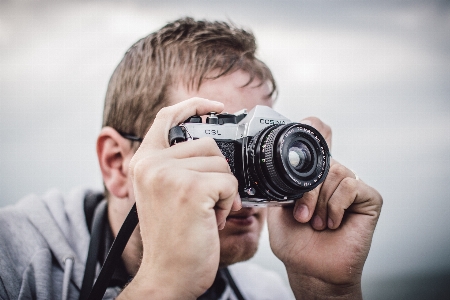 Foto Homem pessoa câmera fotografia