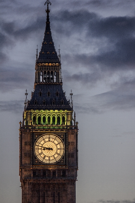 Betrachten die architektur sonnenuntergang nacht