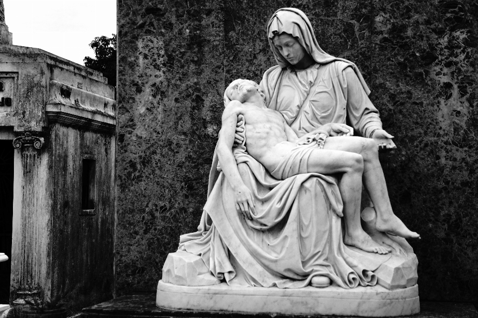 Noir et blanc
 calcul monument statue