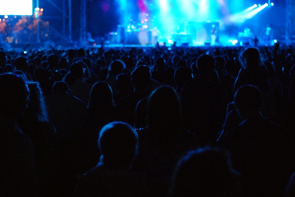 światło ludzie tłum koncert