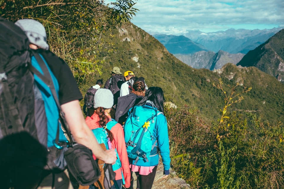 Lanskap sedang berjalan gunung kelompok