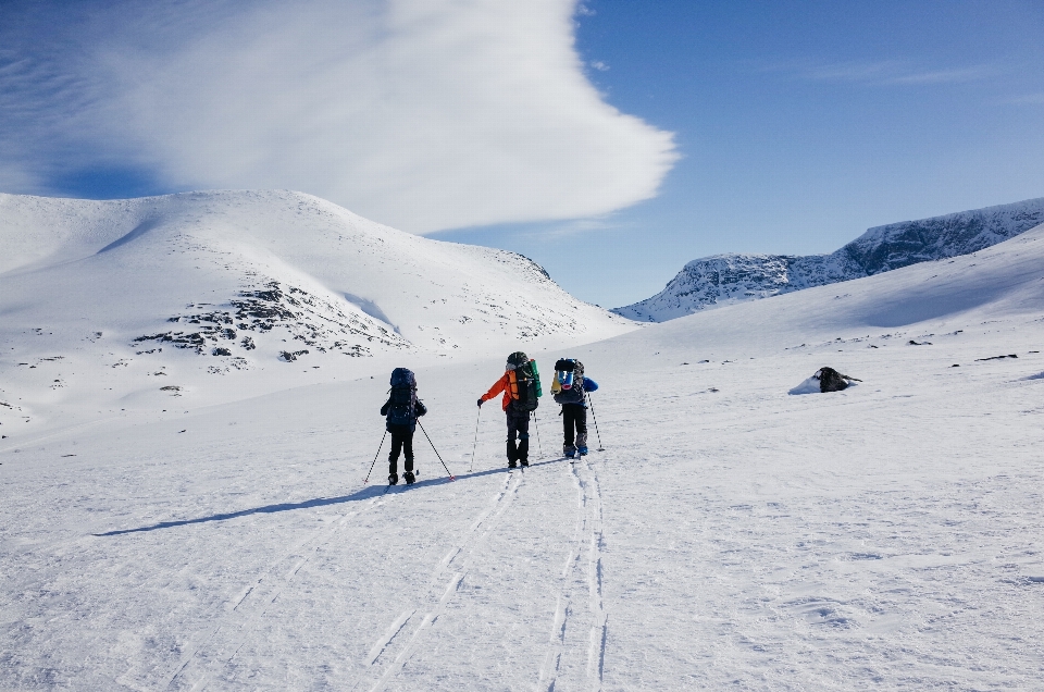 Montagna nevicare freddo inverno