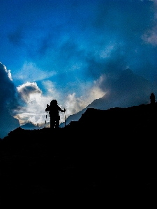 Photo Silhouette montagne nuage ciel