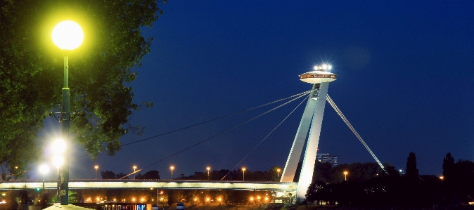 Foto Lampu menjembatani malam sinar matahari