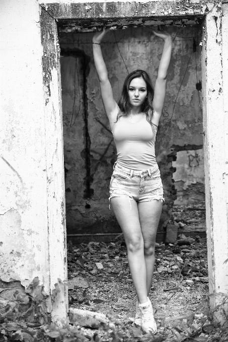 Mano persona en blanco y negro
 chica