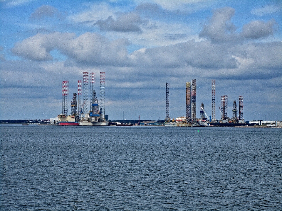 Sea coast ocean skyline