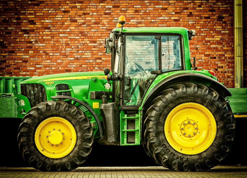 Tracteur véhicule machine agriculture