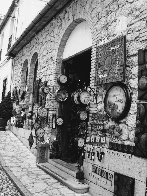 Noir et blanc
 route blanc rue