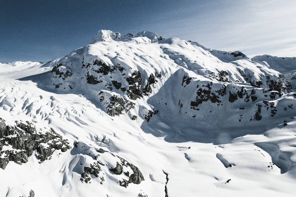 Montagna nevicare freddo inverno