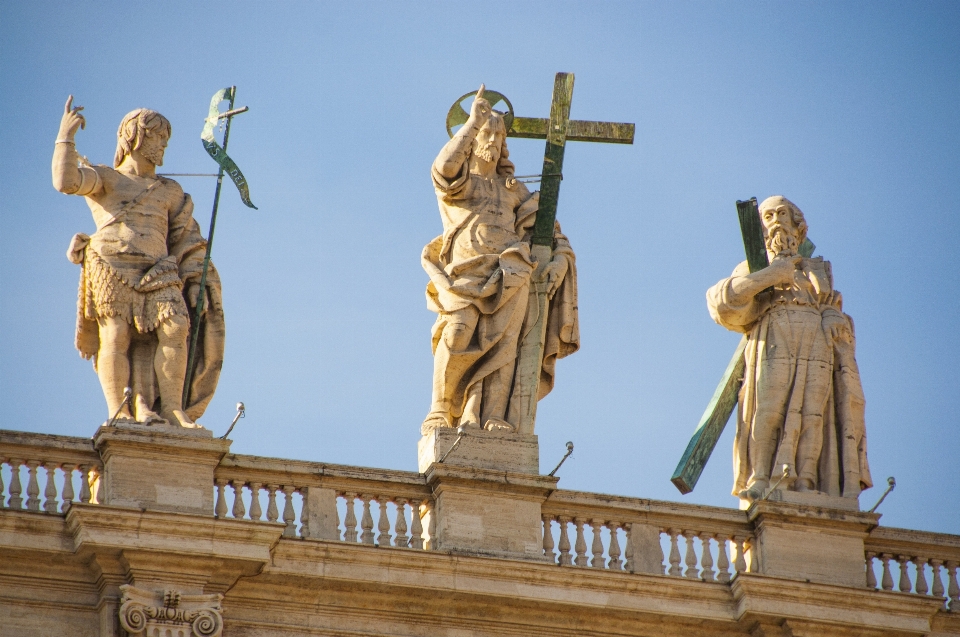 Pomnik statua religia element krajobrazu