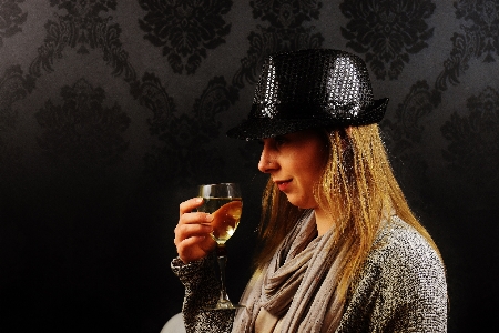 Foto Persona donna vino cappello