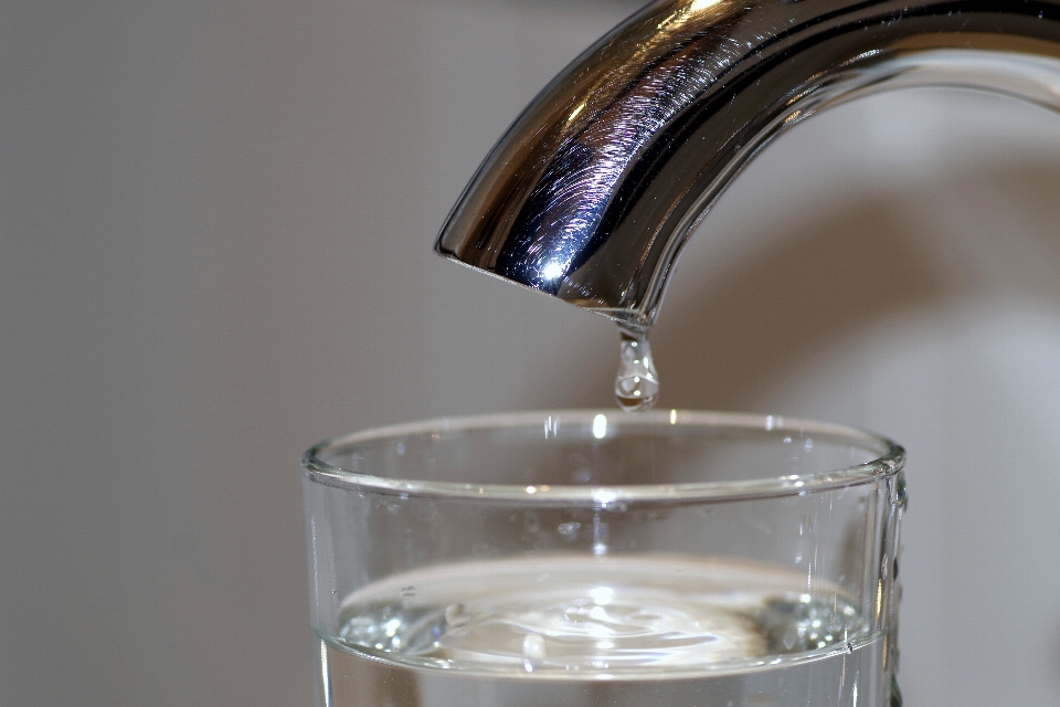 Wasser straße glas tasse