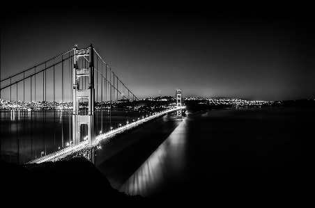 Foto Leggero bianco e nero
 ponte