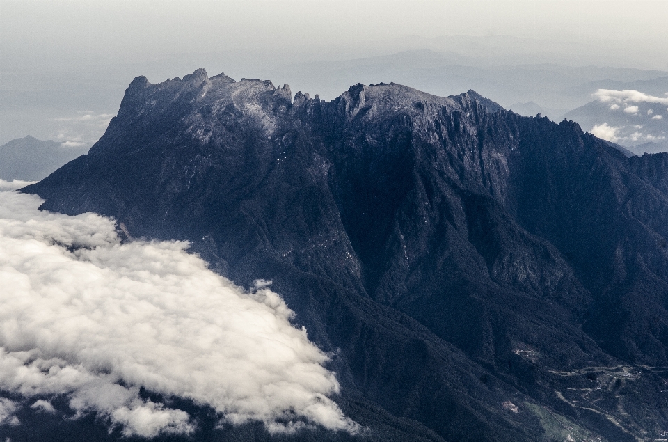 Alam gunung salju awan