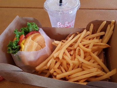 Foto Piring makanan menghasilkan kotak