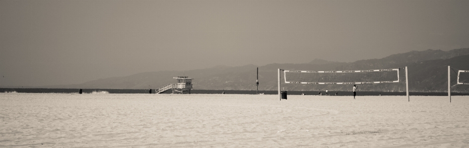 Foto Pantai pasir laut salju