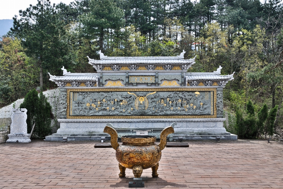 Istana monumen agama budha tengara