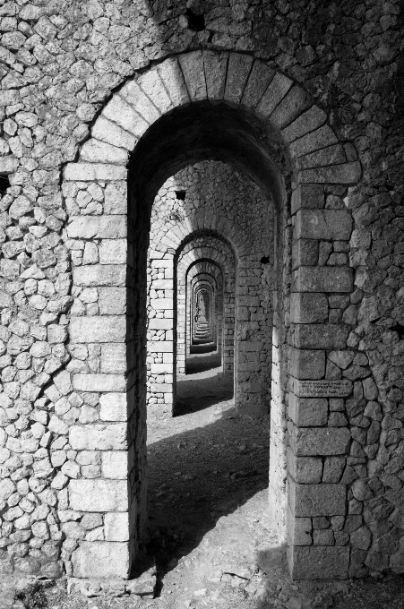 Rock noir et blanc
 architecture fenêtre