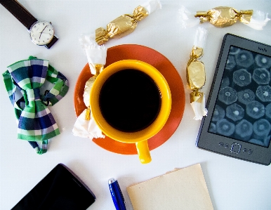 Betrachten arbeiten kaffee technologie Foto