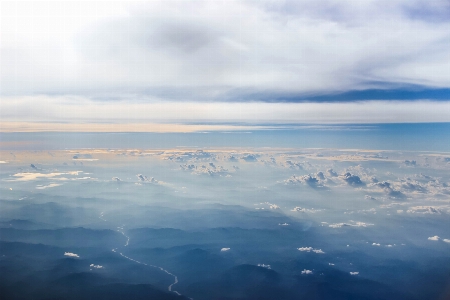 Foto Mar horizonte montanha nuvem