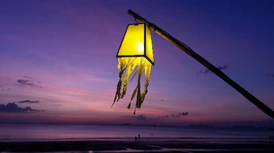 Foto Pantai laut cakrawala lampu