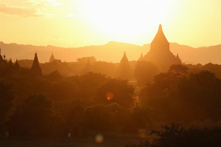 地平線 山 太陽 日の出 写真