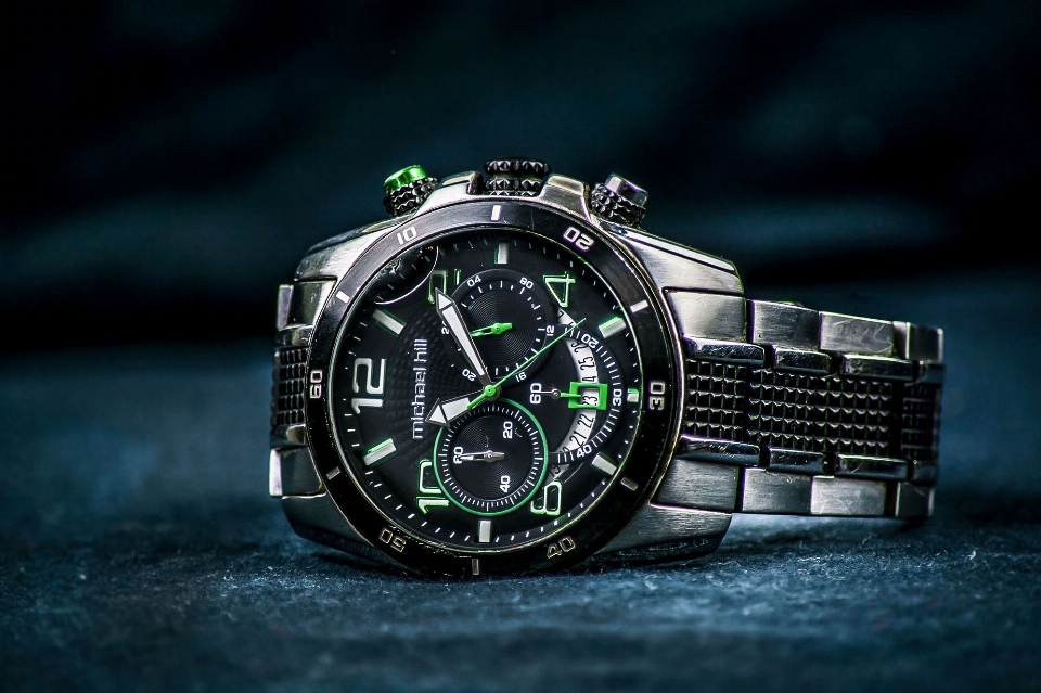 Orologio mano tempo verde