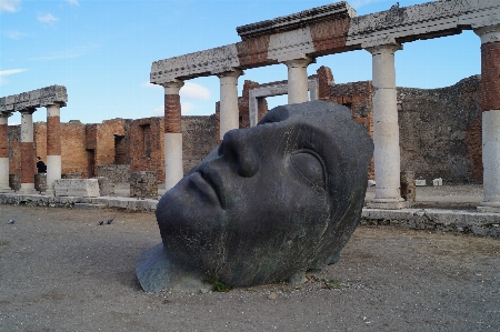 Foto Rock monumen patung italia