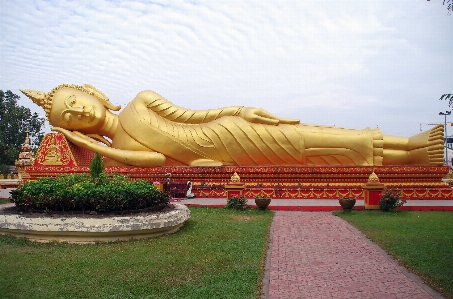 Foto Monumen patung buddhis agama budha