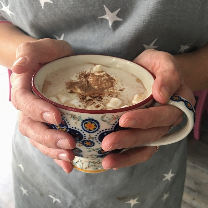 カップ ホットチョコレート
 皿 食べ物