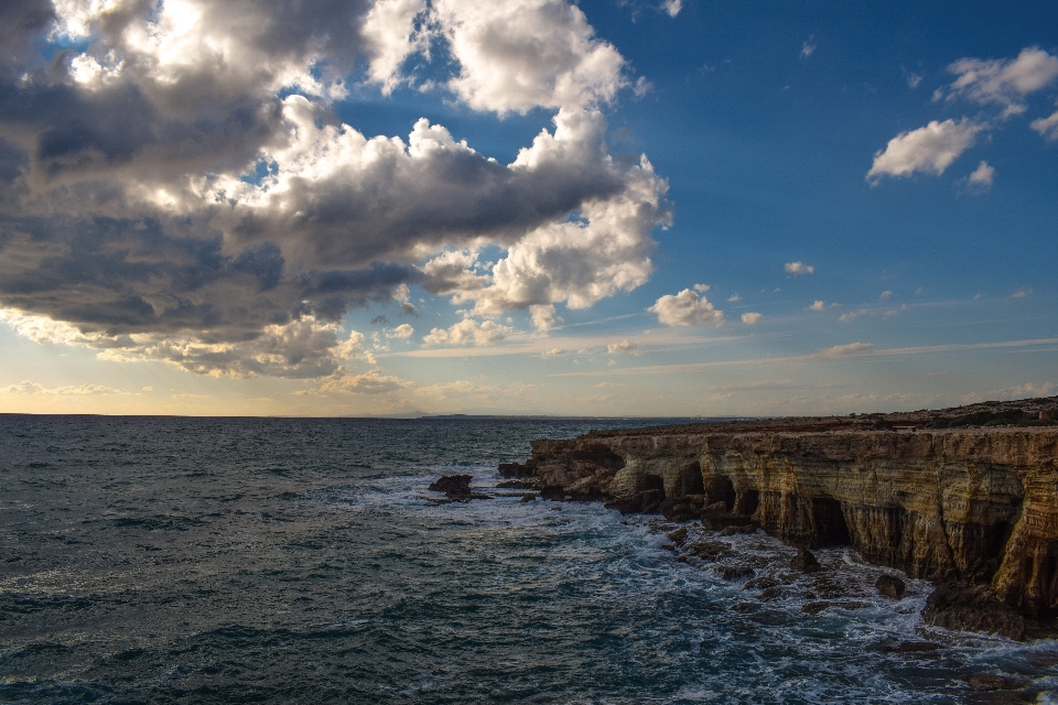 Spiaggia mare costa natura